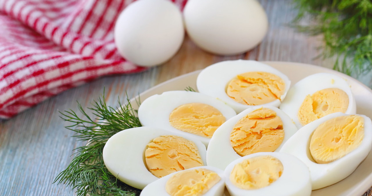 Jak można wykorzystać ugotowane na święta jajka? /123RF/PICSEL