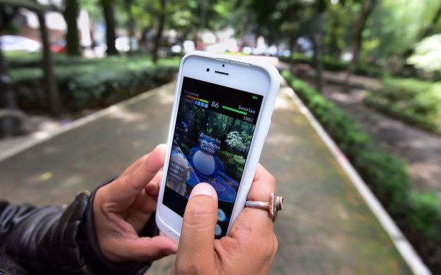 Jak na aplikację Pokemon Go zareagowali Polscy użytkownicy smartfonów? /AFP