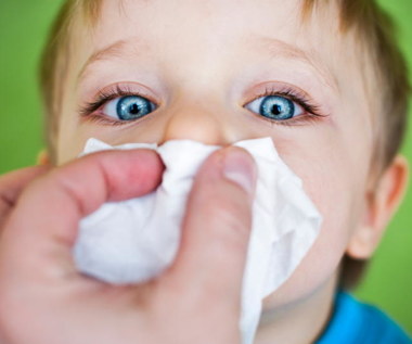 Jak naturalnym sposobem zatrzymać krwawienie z nosa u dzieci?