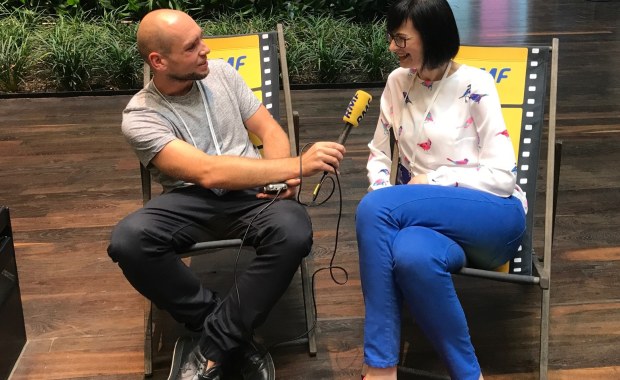 Jak nauczyć się angielskiego? "Ćwiczyć mówienie, mówić do siebie nawet w myślach"