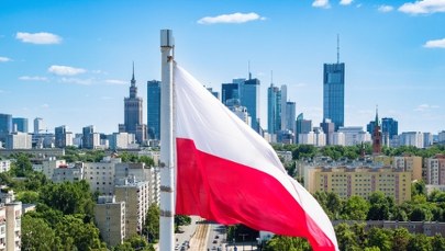 Jak nie śpiewać hymnu? Najczęstsze błędy Polaków podczas Mazurka Dąbrowskiego