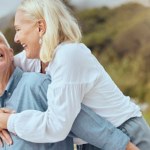 Jak obniżyć poziom stresu po 50? Zaskakujące wyniki badań nad szczęściem