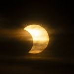 Jak obserwować częściowe zaćmienie Słońca w Polsce? Potrzebujesz folię ND5