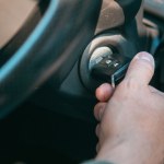 Jak odpalić silnik na mrozie? Jedna zasada i unikniesz awarii 