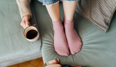 Jak odświeżyć stopy po całym dniu w ciepłych butach? Spray z miętą i cytryną przychodzi na ratunek