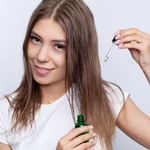 Jak odzyskać naturalny kolor włosów bez farby? Sekret domowego odsiwiacza