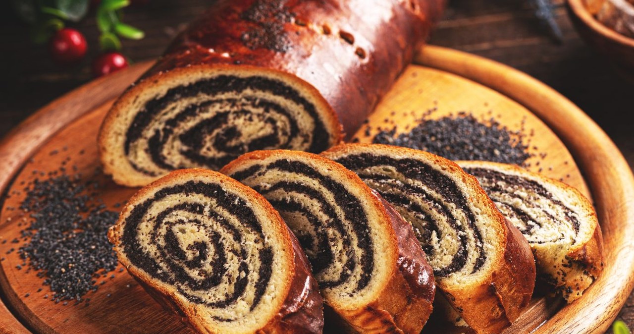 Jak piec makowiec, żeby nie pękał? Sprawdzony przepis w tym pomoże /Stefan Ionita /Canva Pro