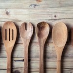 Jak pielęgnować drewniane przybory kuchenne?