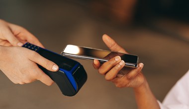 Jak płacić telefonem zbliżeniowo? Ważny jest NFC w smartfonie
