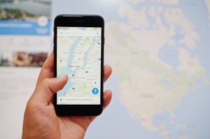 Jak pobrać Mapy Google i korzystać z nawigacji offline?