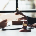 testament Jak podzielić spadek po rodzicach? O tym spadkobiercy często zapominają i drogo ich to kosztuje