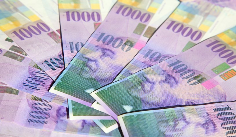 Jak poinformował bank PKO BP, od poniedziałku programem ugód objęte zostają kredyty hipoteczne Mix zaciągnięte we frankach szwajcarskich /123RF/PICSEL