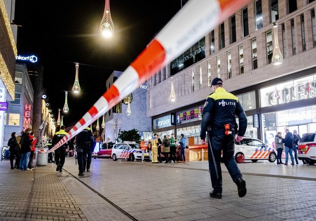 Jak poinformowała holenderska policja, w piątkowy wieczór na ulicy w Hadze zaatakował nożownik /Sem van der Wal /PAP/EPA