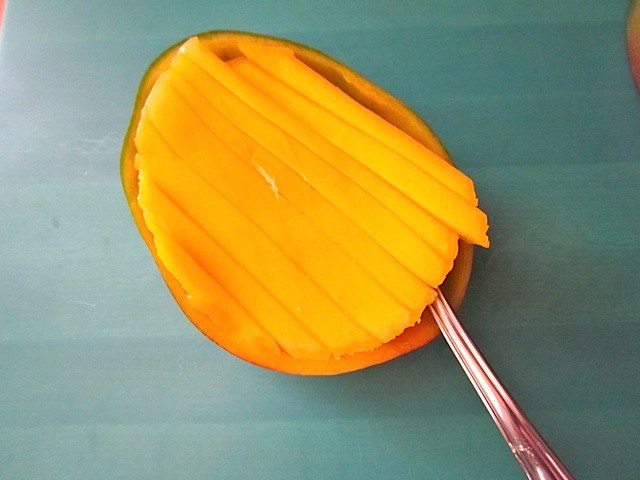 jak pokroic mango /© Photogenica