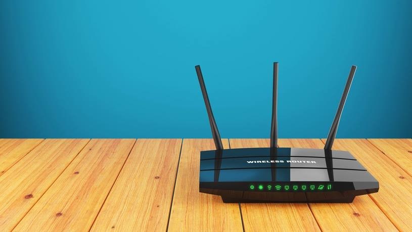 Jak połączyć dwa routery, żeby zwiększyć zasięg WiFi w domu? /123RF/PICSEL