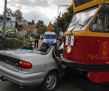 Jak polscy kierowcy wjeżdżają pod tramwaje