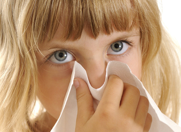 Jak pomóc alergicznemu dziecku? Sparwdź! /123RF/PICSEL