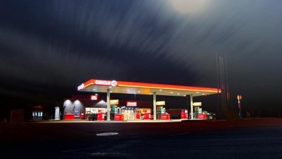 Jak poprawnie dodać środki do karty paliwowej? Poradnik