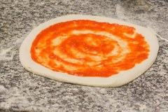 Jak powstaje pyszna włoska pizza?