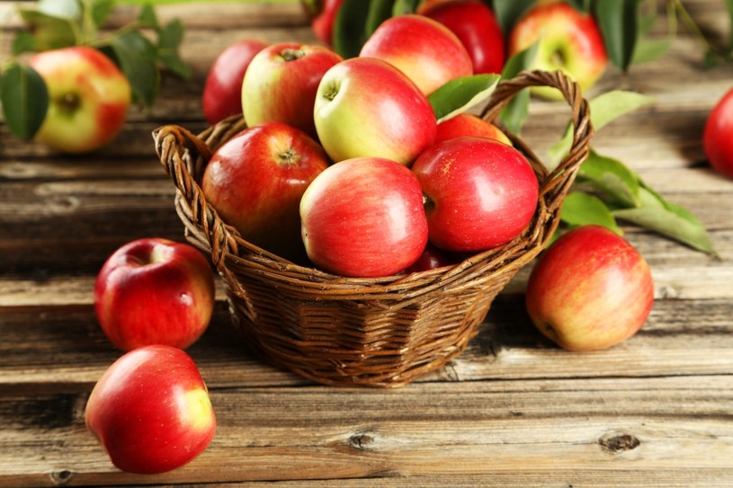 Jak pozbyć się pestycydów z jabłek? /123RF/PICSEL