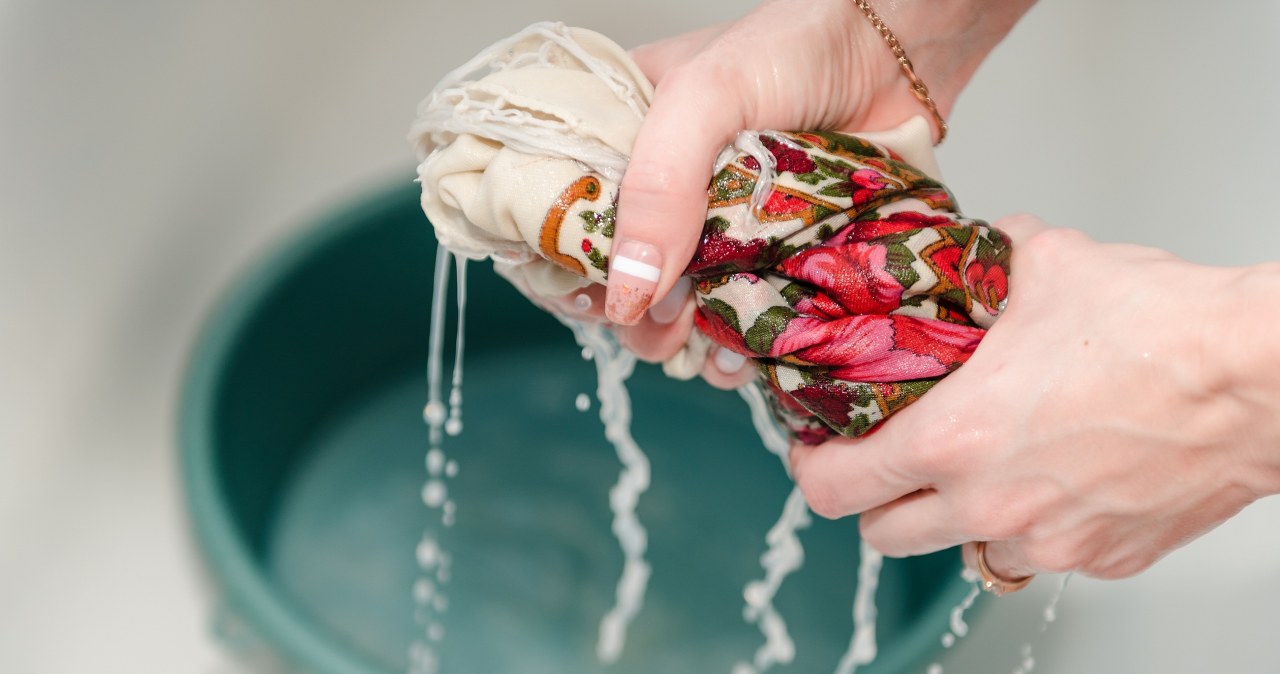 Jak prać szaliki? /123RF/PICSEL                 /INTERIA.PL