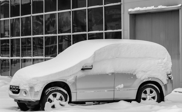 Jak prawidłowo rozgrzać auto zimą?