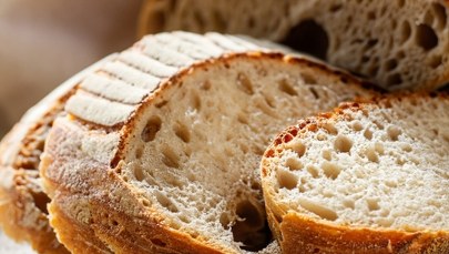 Jak przechowywać chleb, by był zdrowszy? Naukowcy potwierdzają skuteczność tej metody