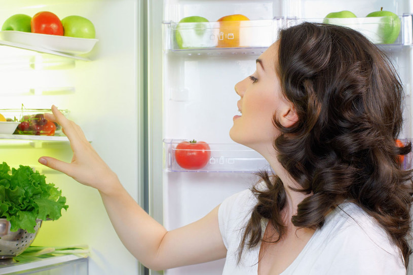 Jak przechowywac jedzenie w lodówce? /123RF/PICSEL