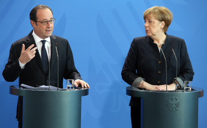 Jak przekonuje Karl-Georg Wellmann (CDU), Berlin musi włączyć do osi niemiecko-francuskiej Polskę; nz. Angela Merkel i Francois Hollande /AFP