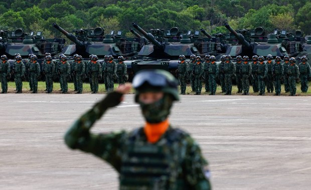 Jak przetrwać chińską inwazję? Tajwan wydaje poradniki