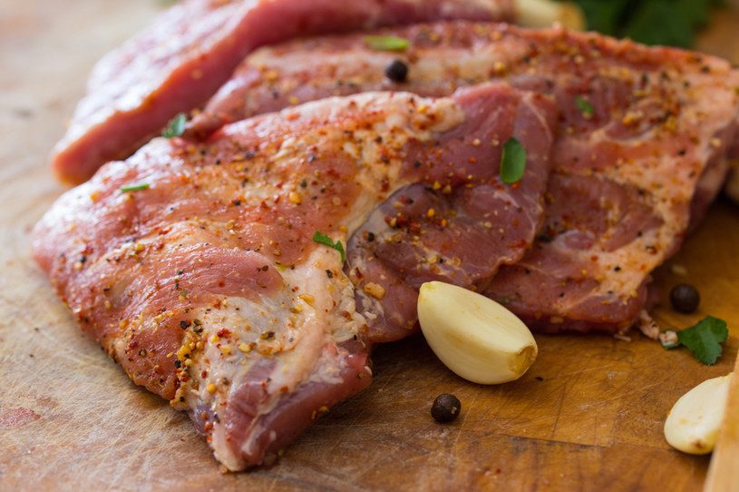Jak przygotować mięso przed grillowaniem? /123RF/PICSEL