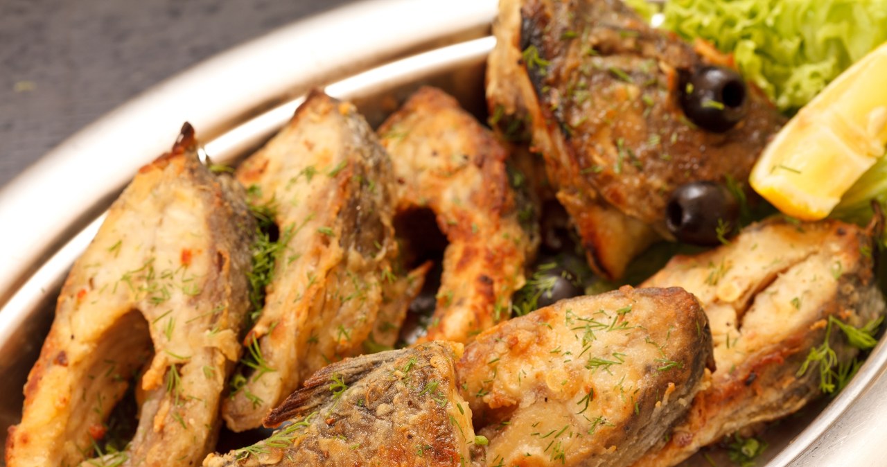 Jak przygotować nocną marynatę do karpia? Przepis nie jest trudny /maxsheb /123RF/PICSEL