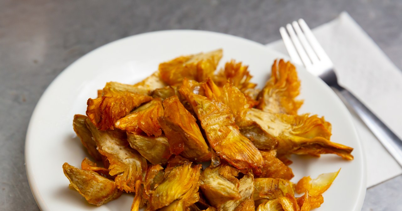 Jak przygotować pieczone karczochy z sosem cytrynowym? /jackf /123RF/PICSEL