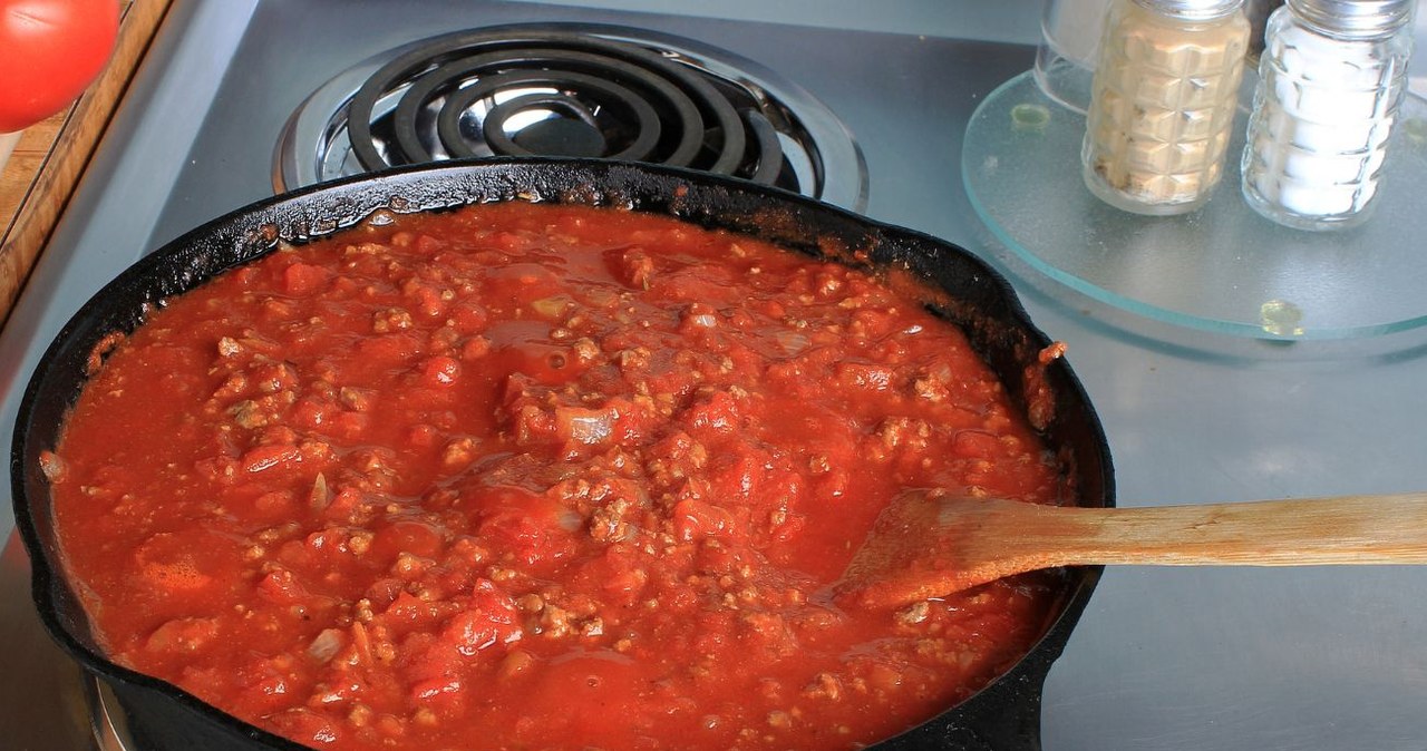 Jak przyrządzić sos do spaghetti jak od Włocha? /Warren Price /Canva Pro