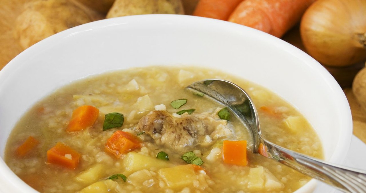 Jak przyrządzić tradycyjny krupnik? /ma-k /Canva Pro