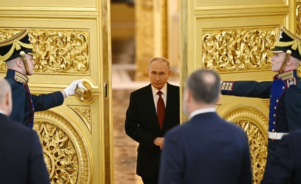 Jak Putin podporządkował sobie rosyjskich oligarchów. Pomógł mu Zachód