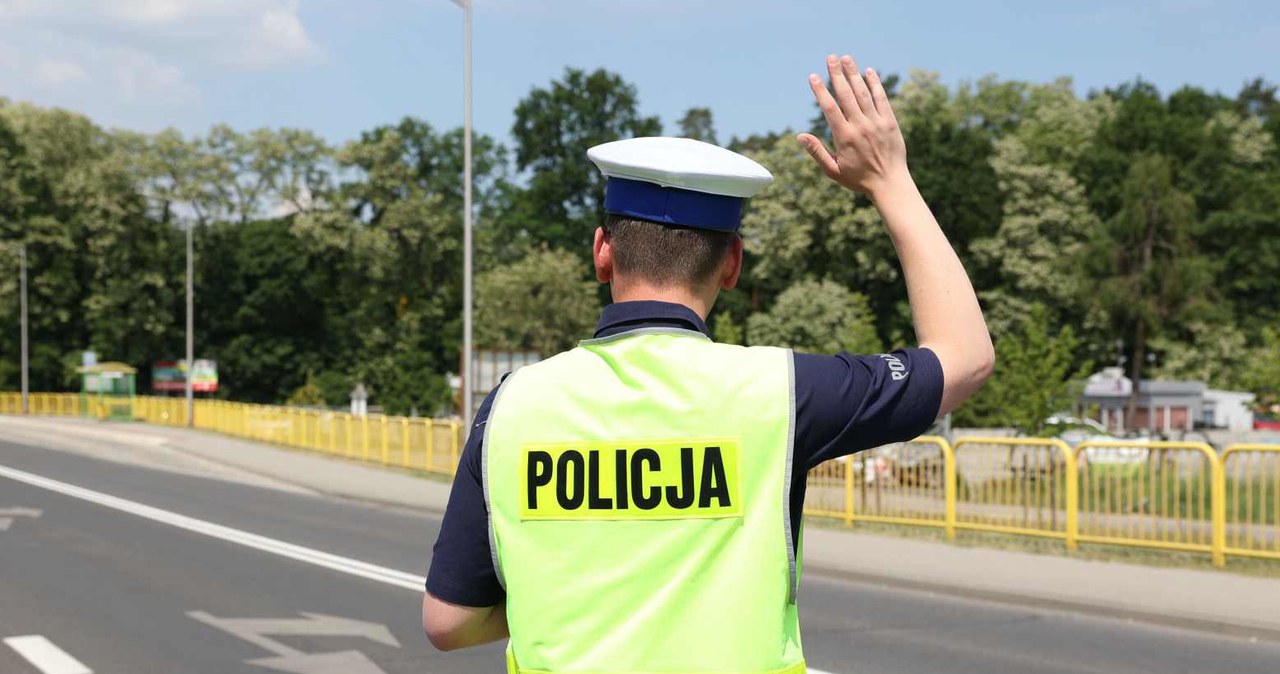 Jak rozmawiać z policjantem, by uniknąć mandatu? /PIOTR JEDZURA/REPORTER /East News