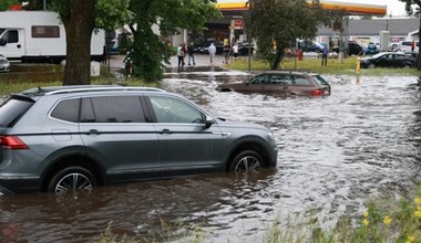 Jak rozpoznać samochód po zalaniu? Mechanicy radzą