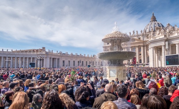 Jak się nie dać okraść w Watykanie? W sobotę będzie tam 200 tys. osób