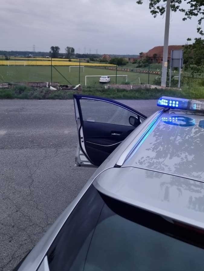 Jak się okazało, 25-letni kierowca Skody miał prawie 2 promile alkoholu w wydychanym powietrzu. /Komenda Powiatowa Policji w Strzelinie /Policja