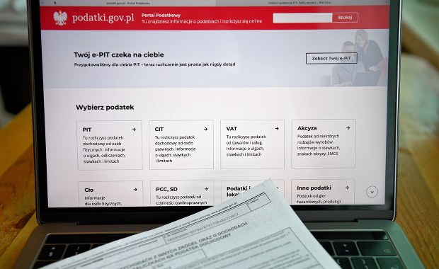 Jak skorzystać z usługi e-PIT? Sprawdź poradnik!