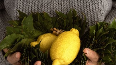 Jak skutecznie i naturalnie odświeżyć dom? Ten przepis podbija sieć