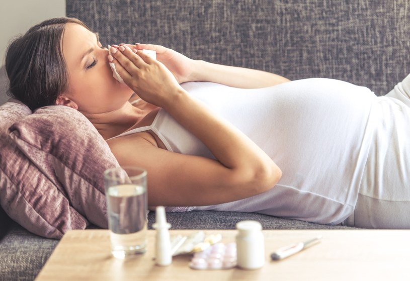 Jak skutecznie leczyć przeziębienie w ciąży /123RF/PICSEL