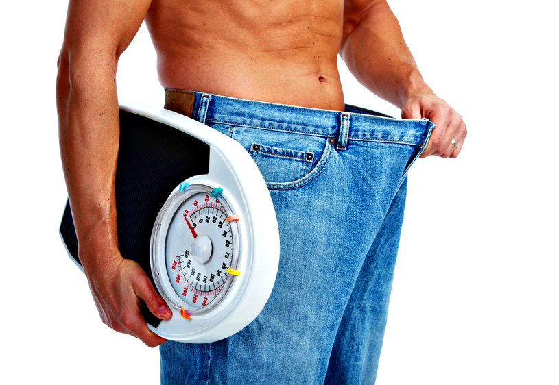 Jak skutecznie zrzucić kilogramy? Na pewno nie wierzyć w mity na temat odchudzania /123RF/PICSEL