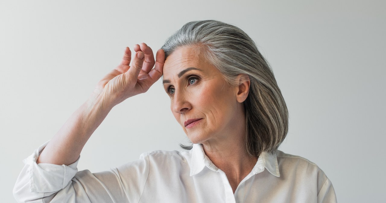 Jak spowolnić siwienie włosów? Warto wprowadzić te składniki do diety. /123RF.com /Pixel