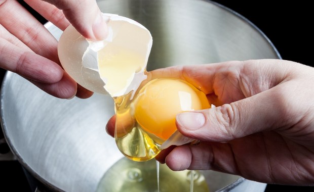 Jak sprawdzić, czy jajko jest świeże? Poznaj niezawodny sposób