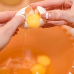 Jak sprawdzić, czy jajko jest świeże? Tak unikniesz kulinarnej katastrofy 