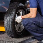 Jak sprawdzić kierunek opony? Kluczowe są te oznaczenia