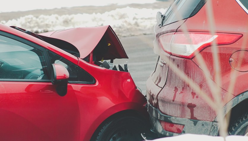 Jak sprawdzić OC sprawcy i kiedy przysługuje auto zastępcze z jego polisy?