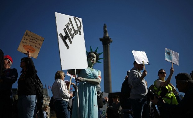 Jak stracić pół biliona dolarów w ciągu dwóch dni. Prezentuje Donald Trump